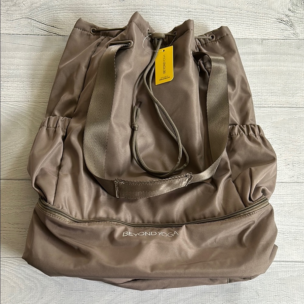 NWT Beyond Yoga Convertible Gym Bag Backpack Tote Bag‎ Taupe Neutral Birch